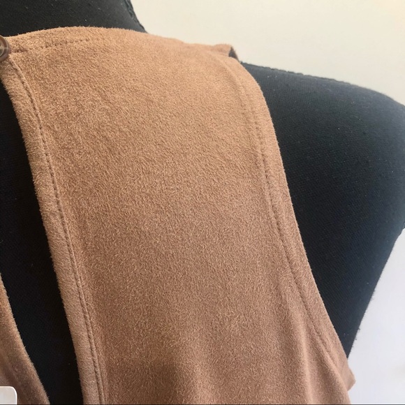 Summer Top with Embroidered Details🌸🌸🌸 - Picture 4 of 8